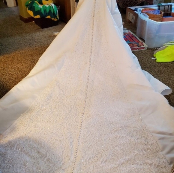 Alfred Angelo Wedding Dress - Picture 4 of 10